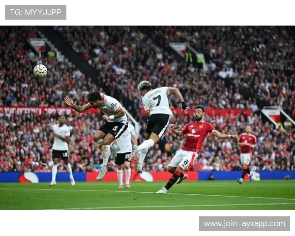 曼联在训练中重视传球线路的多元化,创造更多得分机会 曼联在训练中重视传球线路的多元化,创造更多得分机会