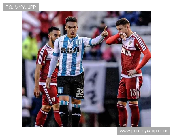 劳塔罗接应传球后直接顺势抽射:高效射门背后的训练秘密 劳塔罗接应传球后直接顺势抽射:高效射门背后的训练秘密