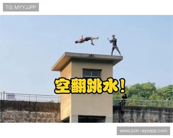 世界冠军跳水失误！空翻变肚子摔