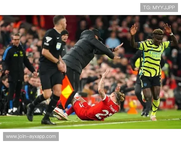 萨卡边线突破后一脚传中致命